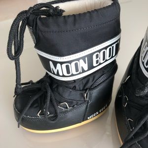 Moon Boots Black/White (7-9.5 Toddler)